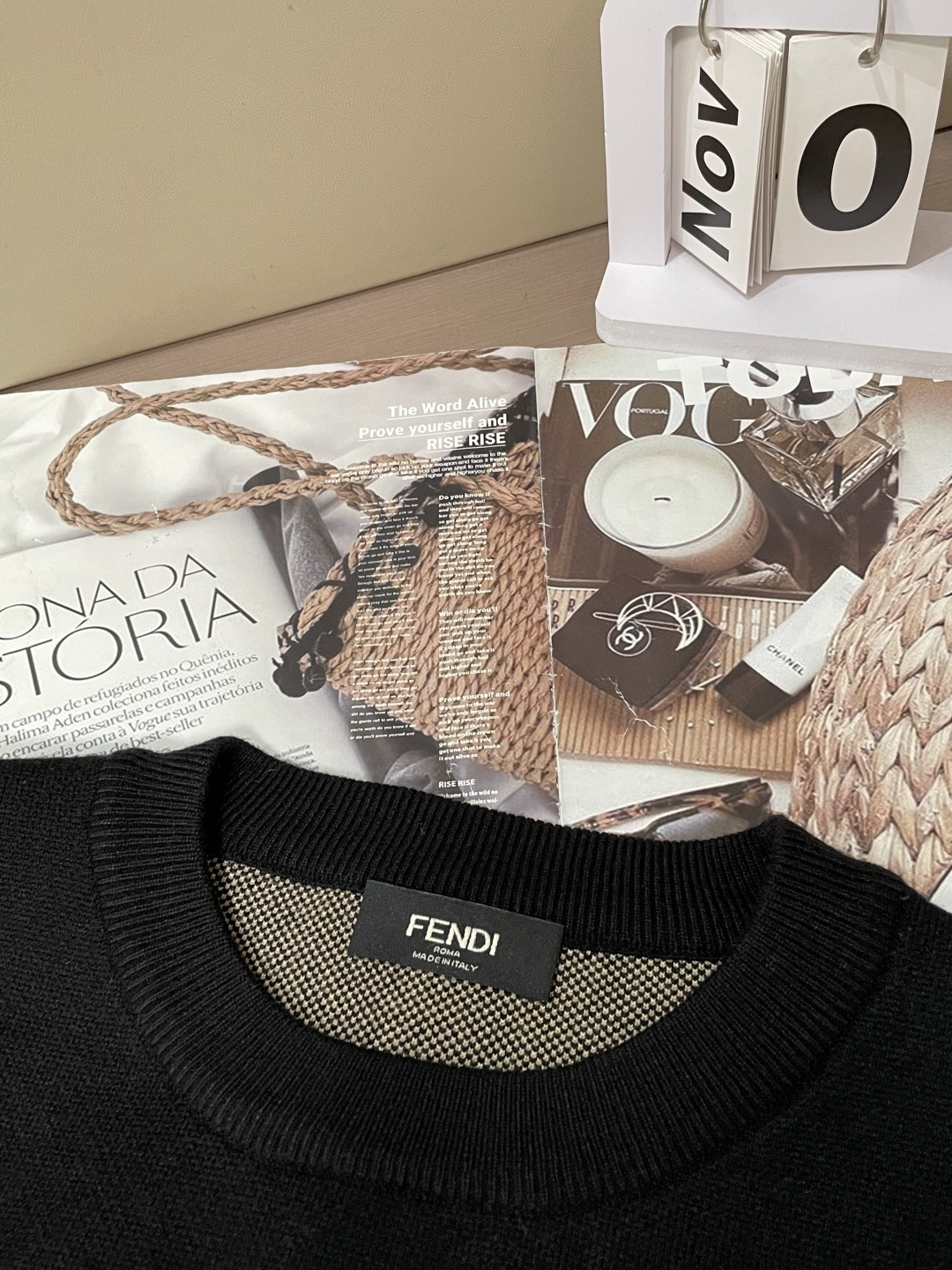 Fd 重磅推荐！2025aw秋冬新款 专柜同步 时尚经典针织衫 秋冬必备款 采用针织衫加厚毛衣，精致简洁