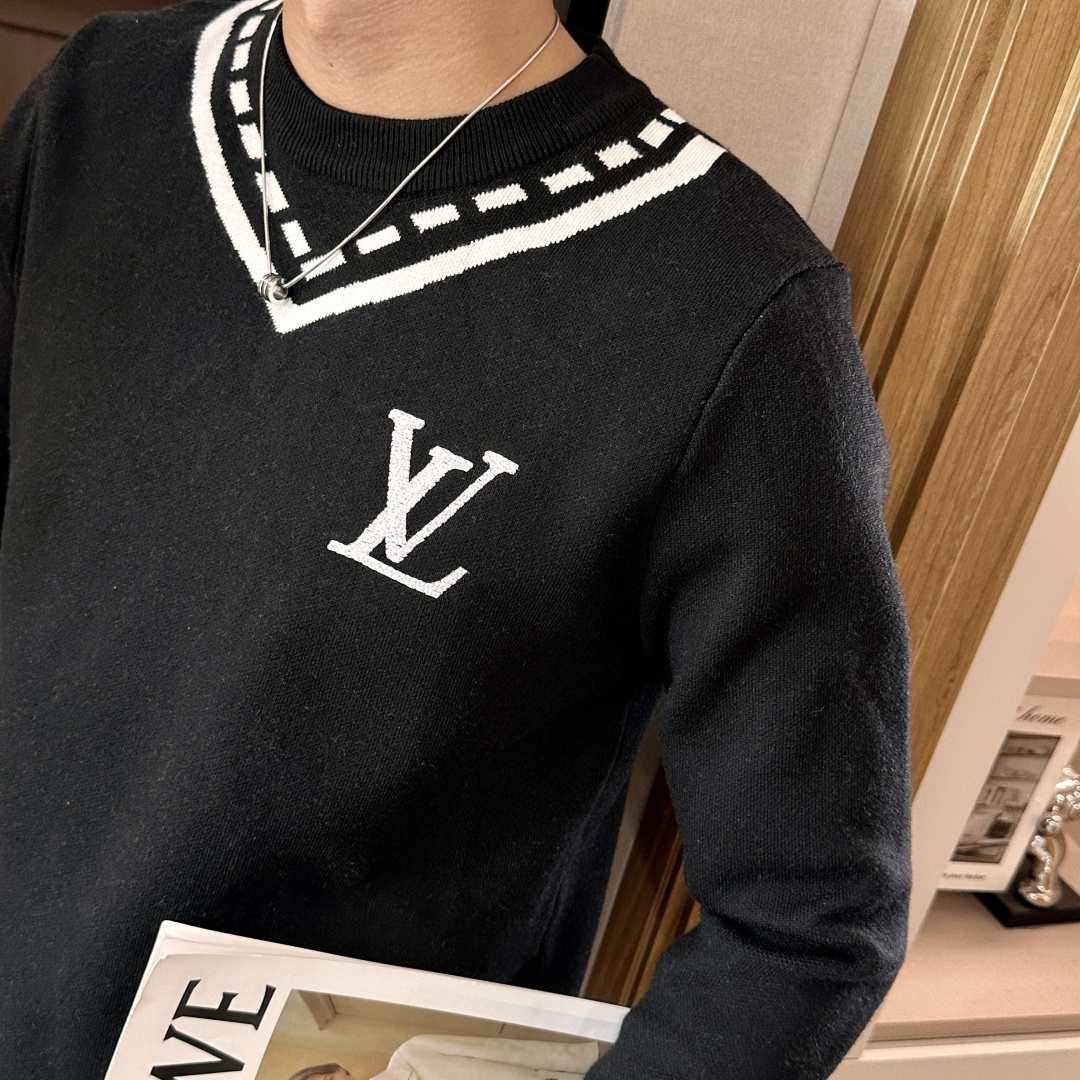 Lv 重磅推荐！2025aw秋冬新款 专柜同步 时尚经典针织衫 秋冬必备款 采用针织衫加厚毛衣，精致简洁
