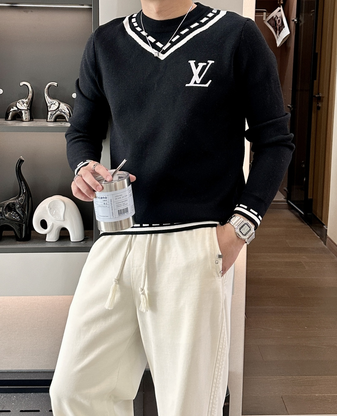 Lv 重磅推荐！2025aw秋冬新款 专柜同步 时尚经典针织衫 秋冬必备款 采用针织衫加厚毛衣，精致简洁