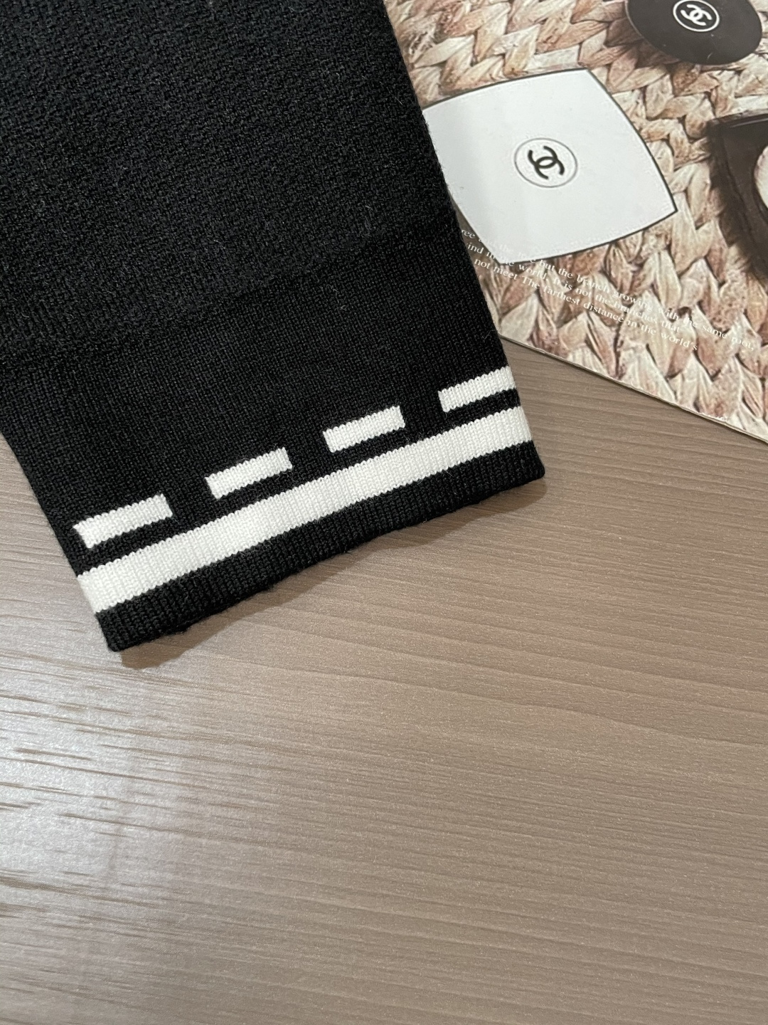 Lv 重磅推荐！2025aw秋冬新款 专柜同步 时尚经典针织衫 秋冬必备款 采用针织衫加厚毛衣，精致简洁