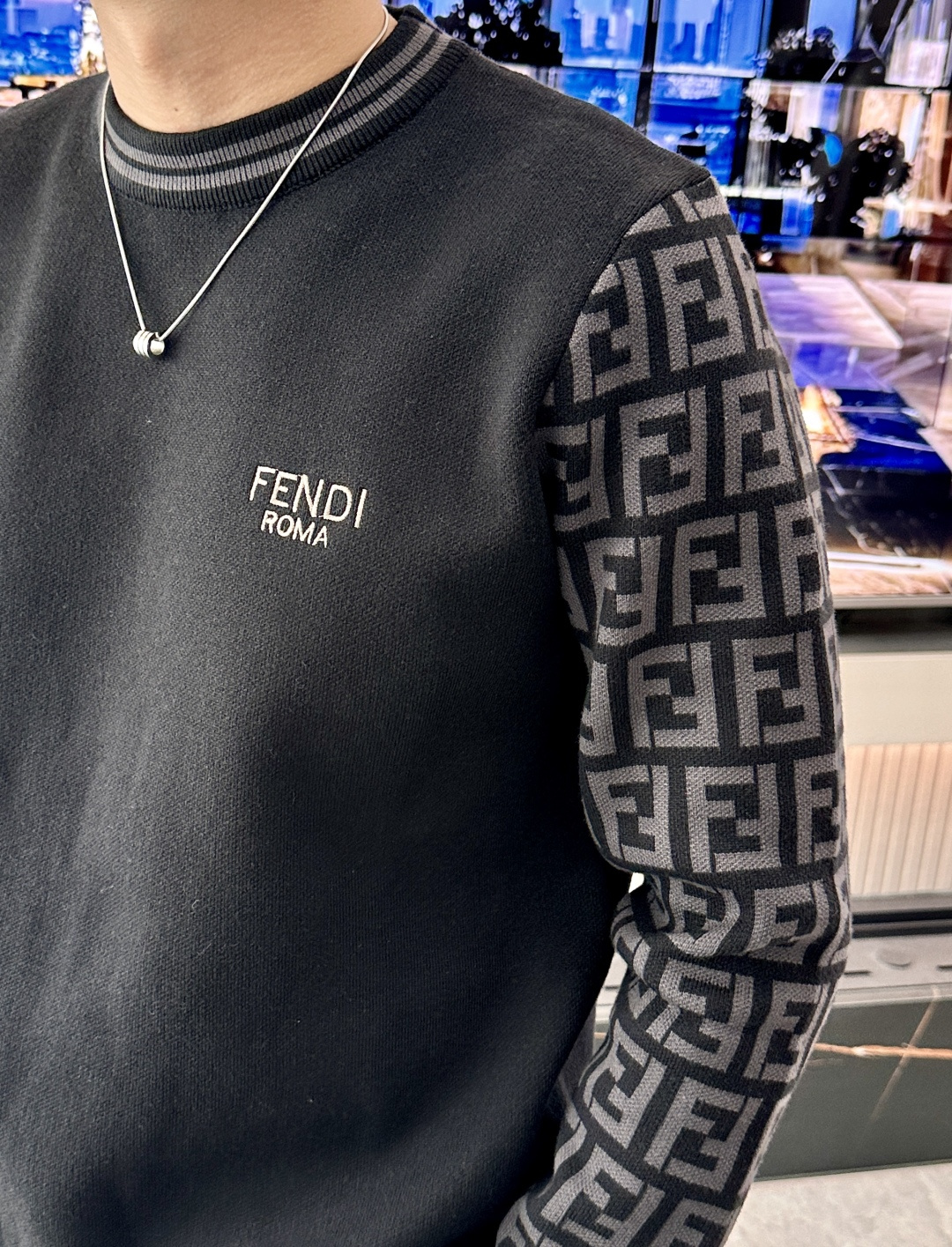 FD 重磅推荐！2025aw秋冬新款 专柜同步 时尚经典针织衫 秋冬必备款 采用针织衫加厚毛衣，精致简洁