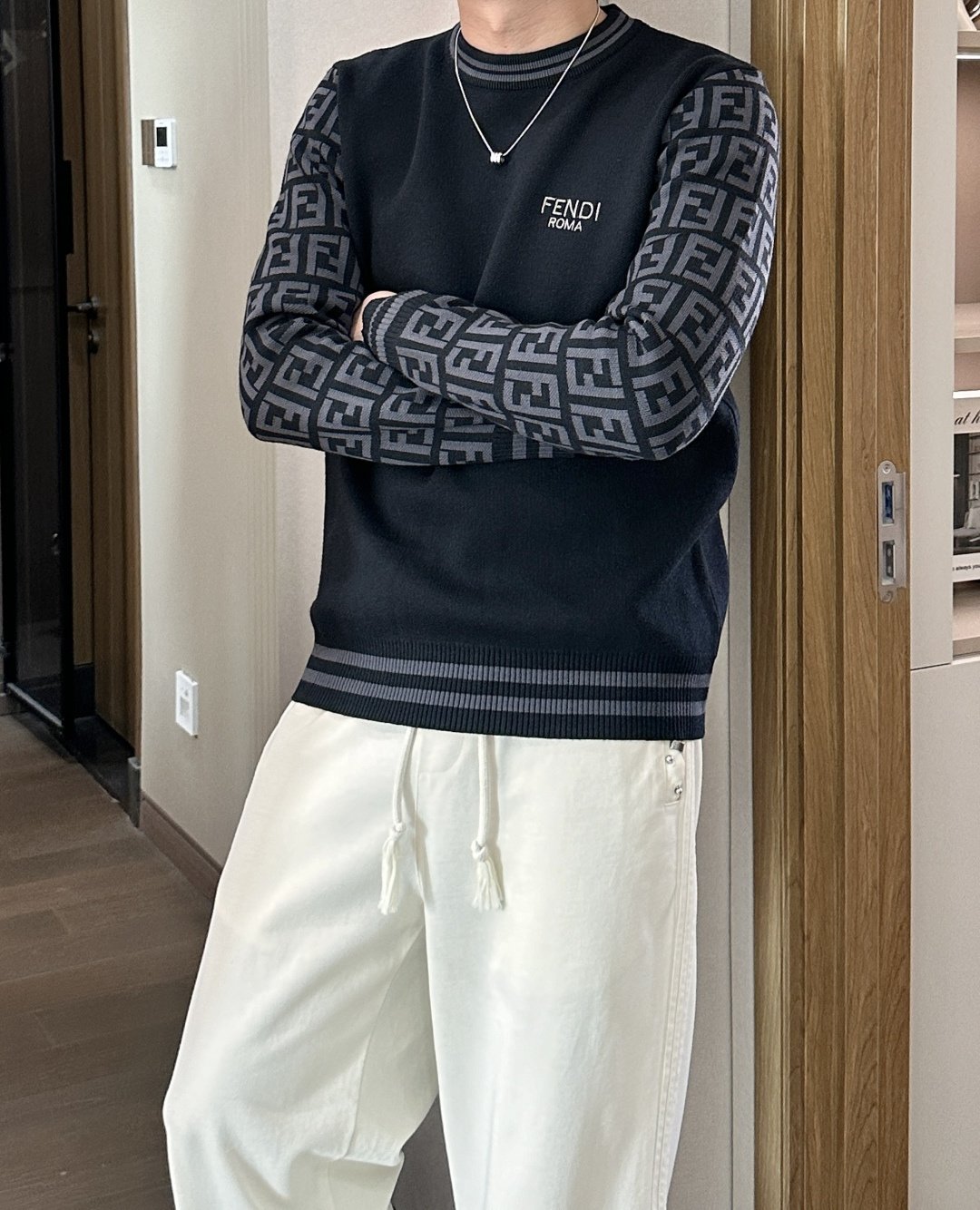 FD 重磅推荐！2025aw秋冬新款 专柜同步 时尚经典针织衫 秋冬必备款 采用针织衫加厚毛衣，精致简洁