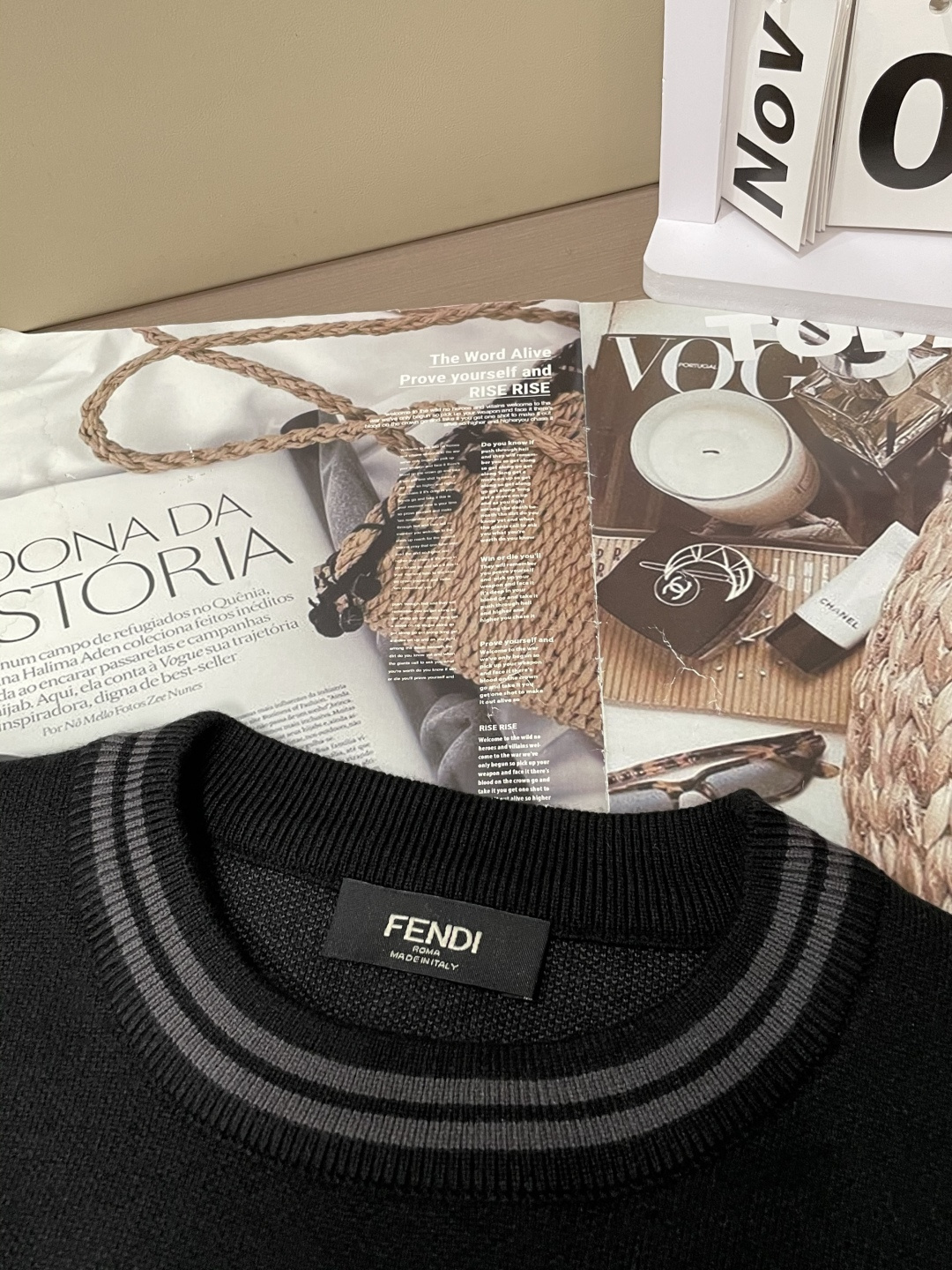 FD 重磅推荐！2025aw秋冬新款 专柜同步 时尚经典针织衫 秋冬必备款 采用针织衫加厚毛衣，精致简洁