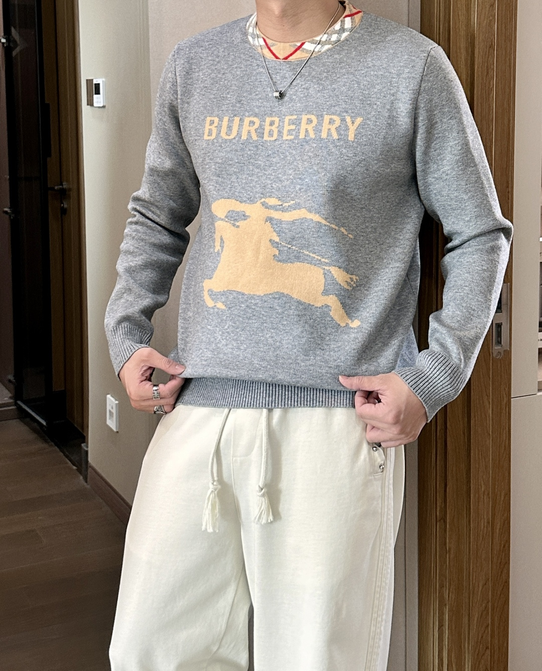 Bur 重磅推荐！2025aw秋冬新款 专柜同步 时尚经典针织衫 秋冬必备款 采用针织衫加厚毛衣，精致简