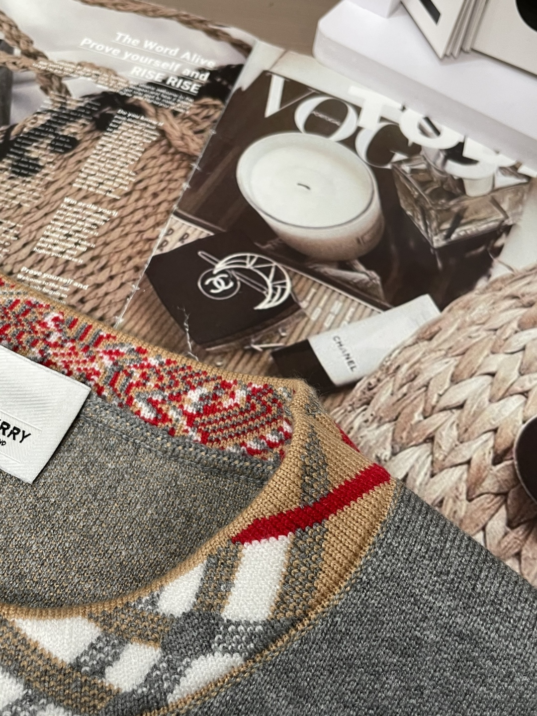 Bur 重磅推荐！2025aw秋冬新款 专柜同步 时尚经典针织衫 秋冬必备款 采用针织衫加厚毛衣，精致简