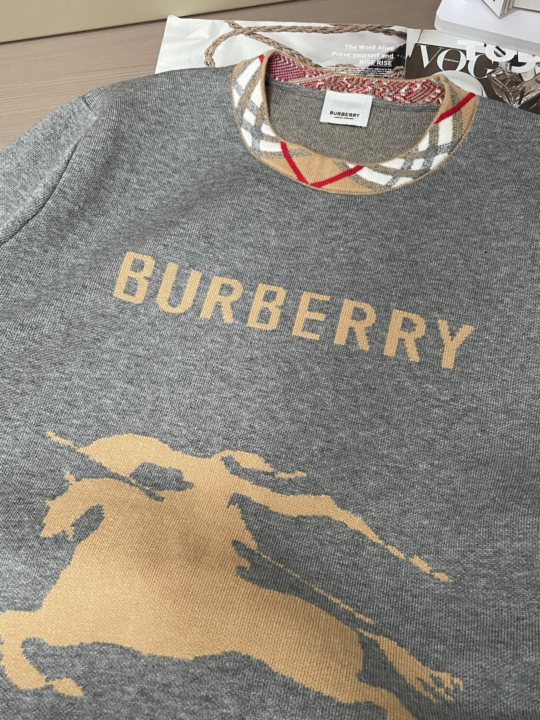 Bur 重磅推荐！2025aw秋冬新款 专柜同步 时尚经典针织衫 秋冬必备款 采用针织衫加厚毛衣，精致简