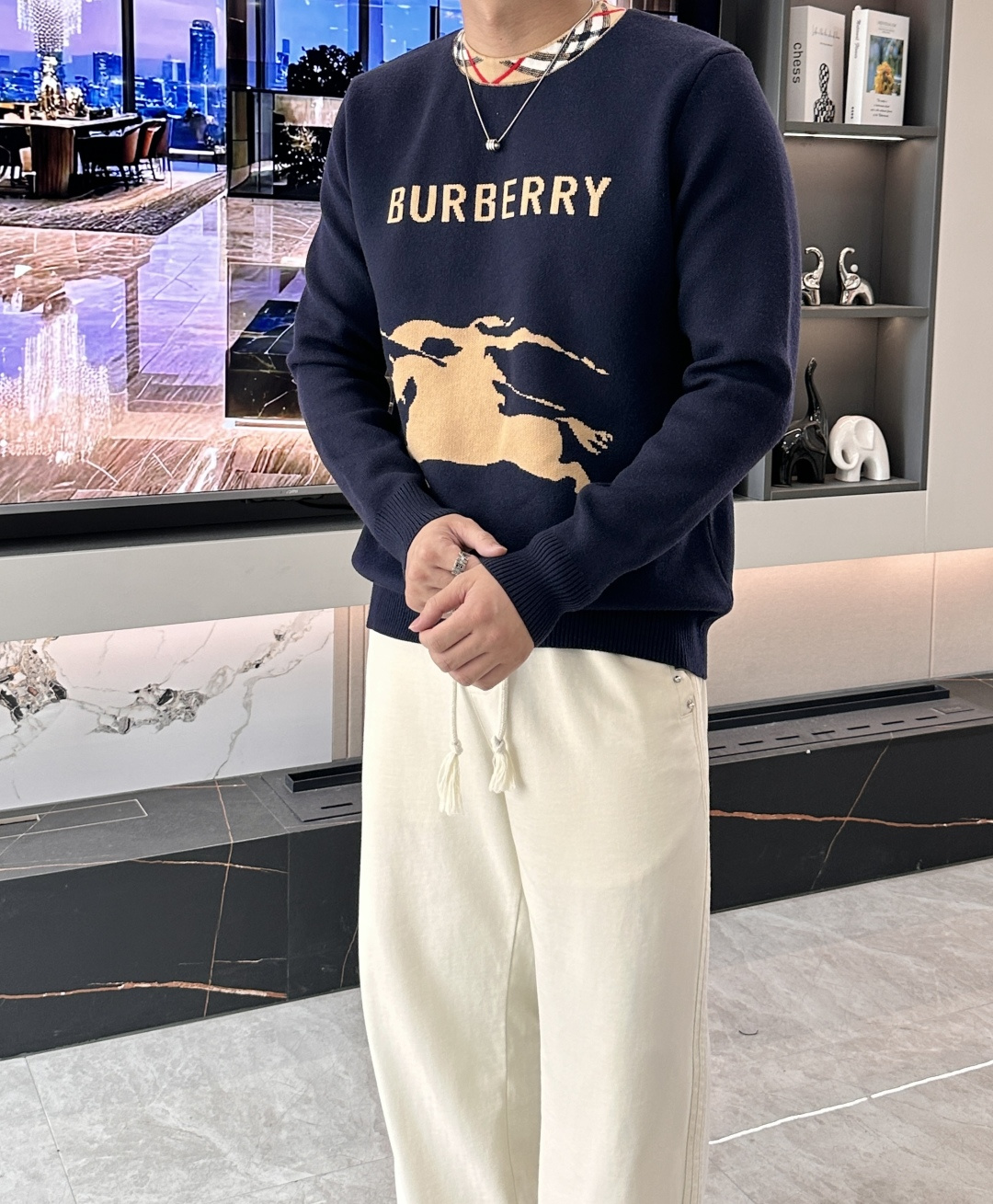 BUR 重磅推荐！2025aw秋冬新款 专柜同步 时尚经典针织衫 秋冬必备款 采用针织衫加厚毛衣，精致简