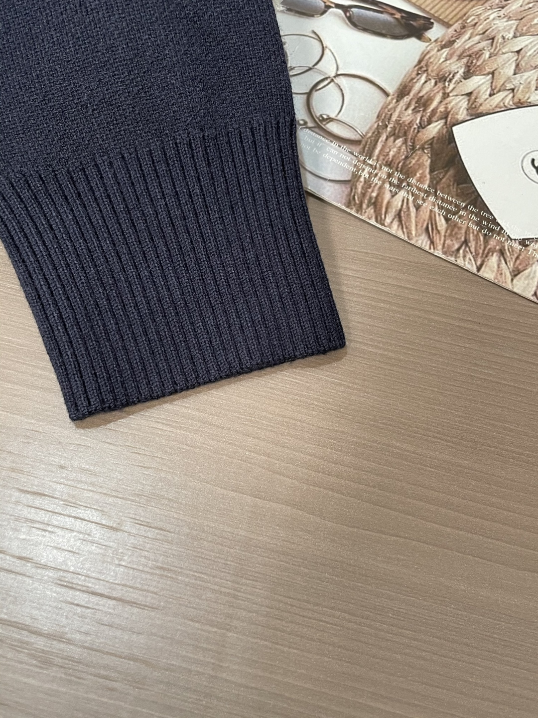 BUR 重磅推荐！2025aw秋冬新款 专柜同步 时尚经典针织衫 秋冬必备款 采用针织衫加厚毛衣，精致简