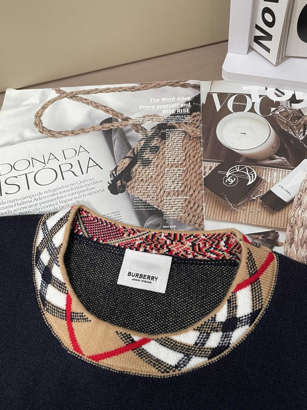 BUR 重磅推荐！2025aw秋冬新款 专柜同步 时尚经典针织衫 秋冬必备款 采用针织衫加厚毛衣，精致简