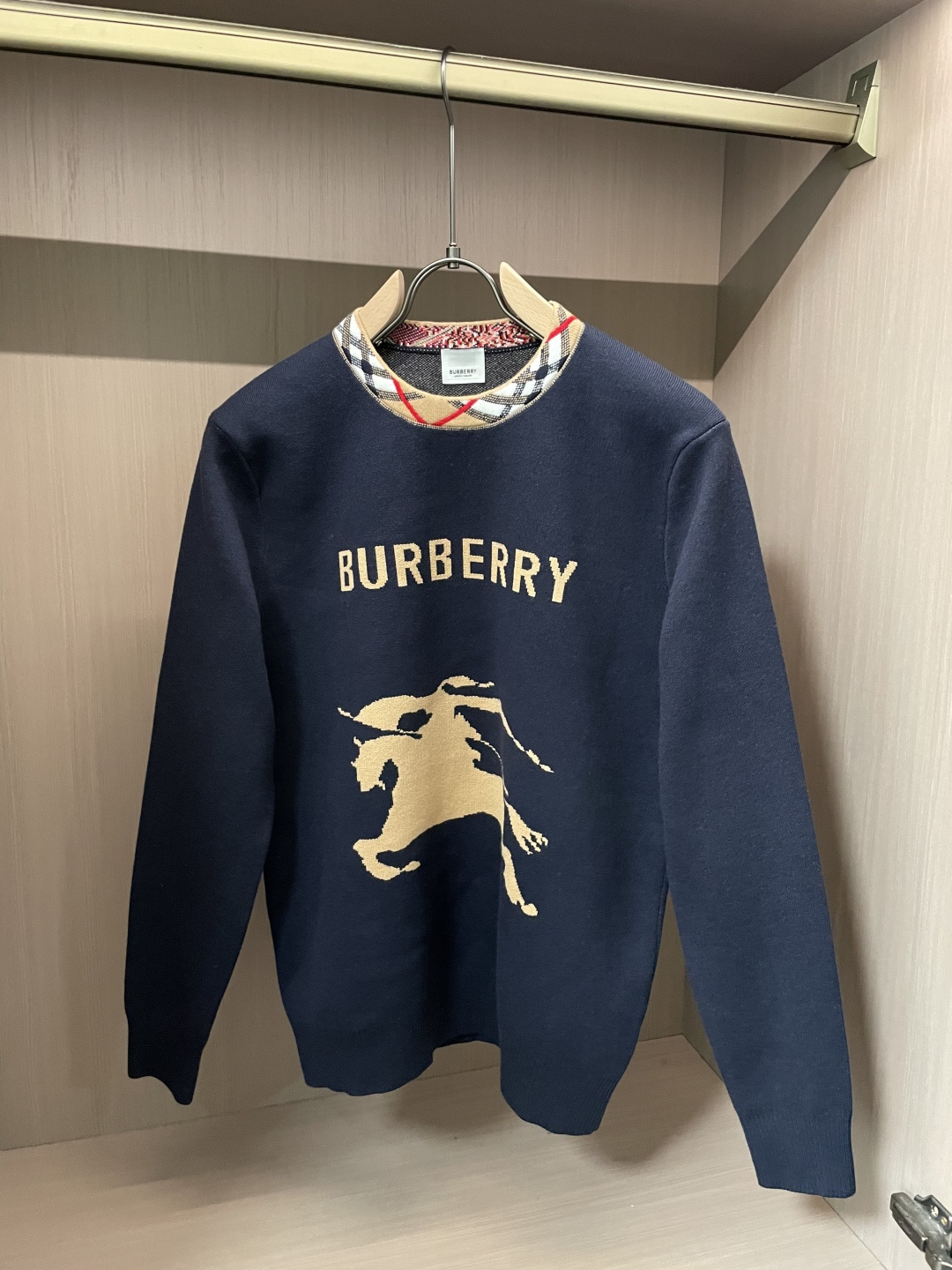 BUR 重磅推荐！2025aw秋冬新款 专柜同步 时尚经典针织衫 秋冬必备款 采用针织衫加厚毛衣，精致简