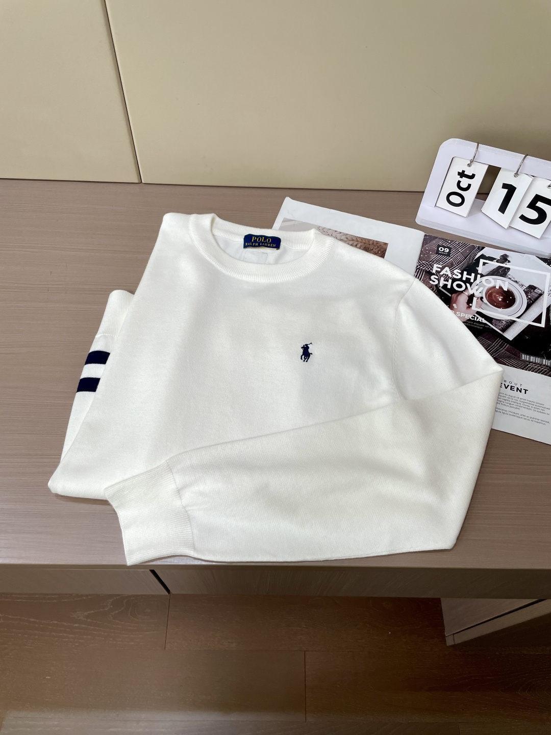 拉夫劳伦 2025秋冬 高级定制 都市风十足 经典简约大气圆领打底针织毛衣。 采用进口羊毛混纺面料 柔软