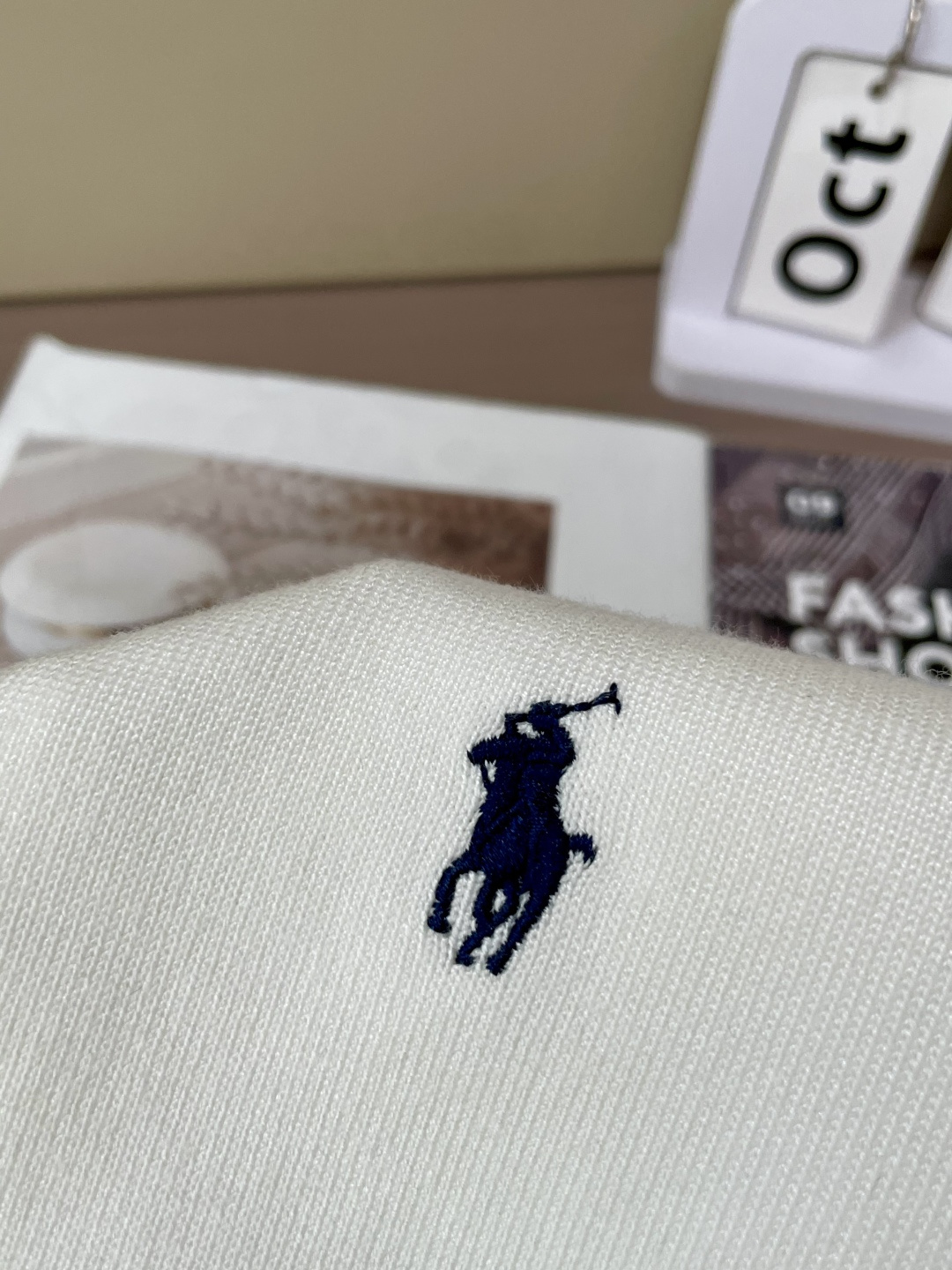 拉夫劳伦 2025秋冬 高级定制 都市风十足 经典简约大气圆领打底针织毛衣。 采用进口羊毛混纺面料 柔软