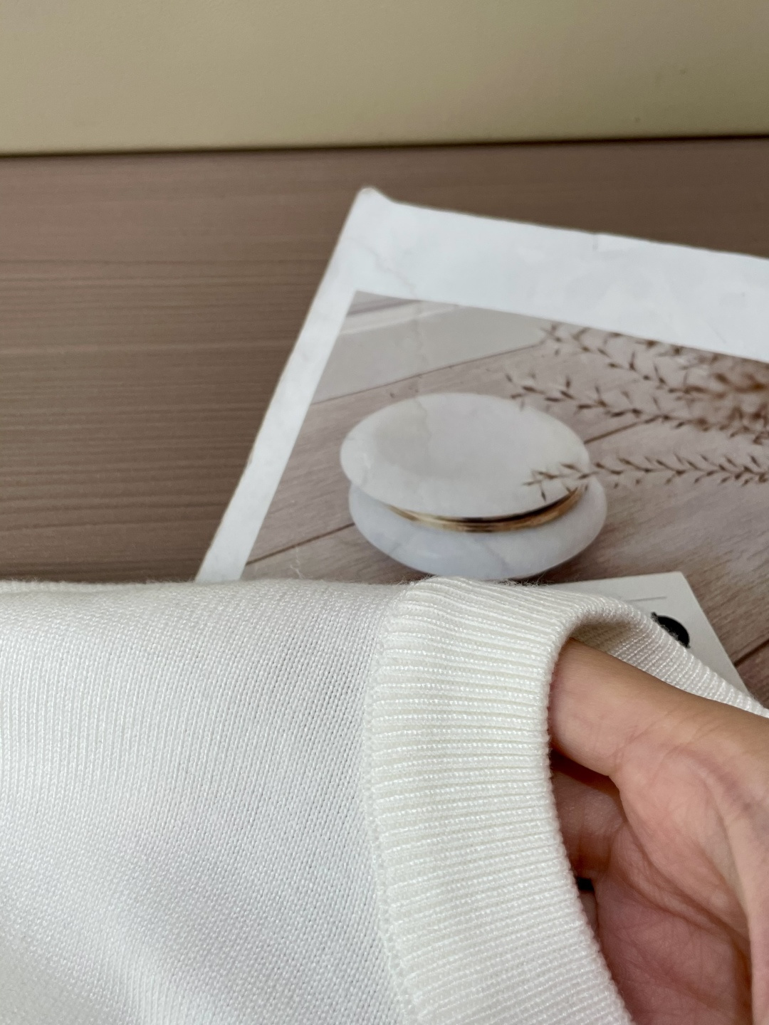 拉夫劳伦 2025秋冬 高级定制 都市风十足 经典简约大气圆领打底针织毛衣。 采用进口羊毛混纺面料 柔软