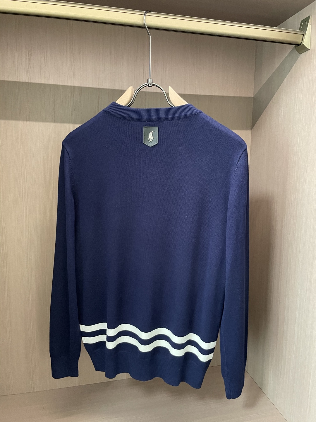 拉夫劳伦 2025秋冬 高级定制 都市风十足 经典简约大气圆领打底针织毛衣。 采用进口羊毛混纺面料 柔软