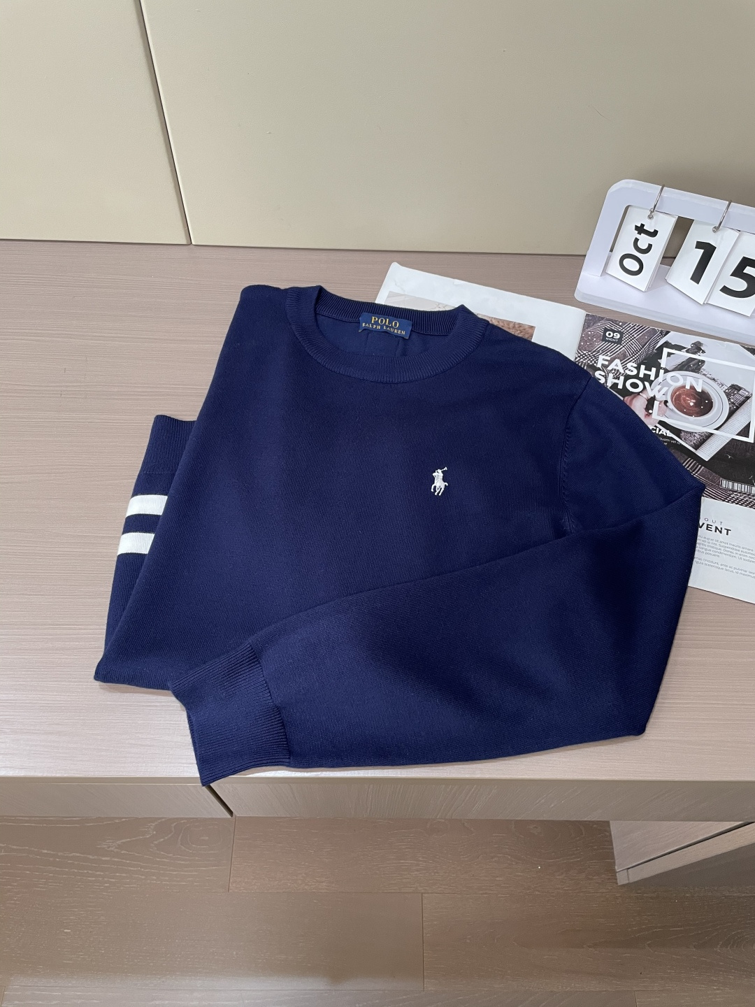 拉夫劳伦 2025秋冬 高级定制 都市风十足 经典简约大气圆领打底针织毛衣。 采用进口羊毛混纺面料 柔软