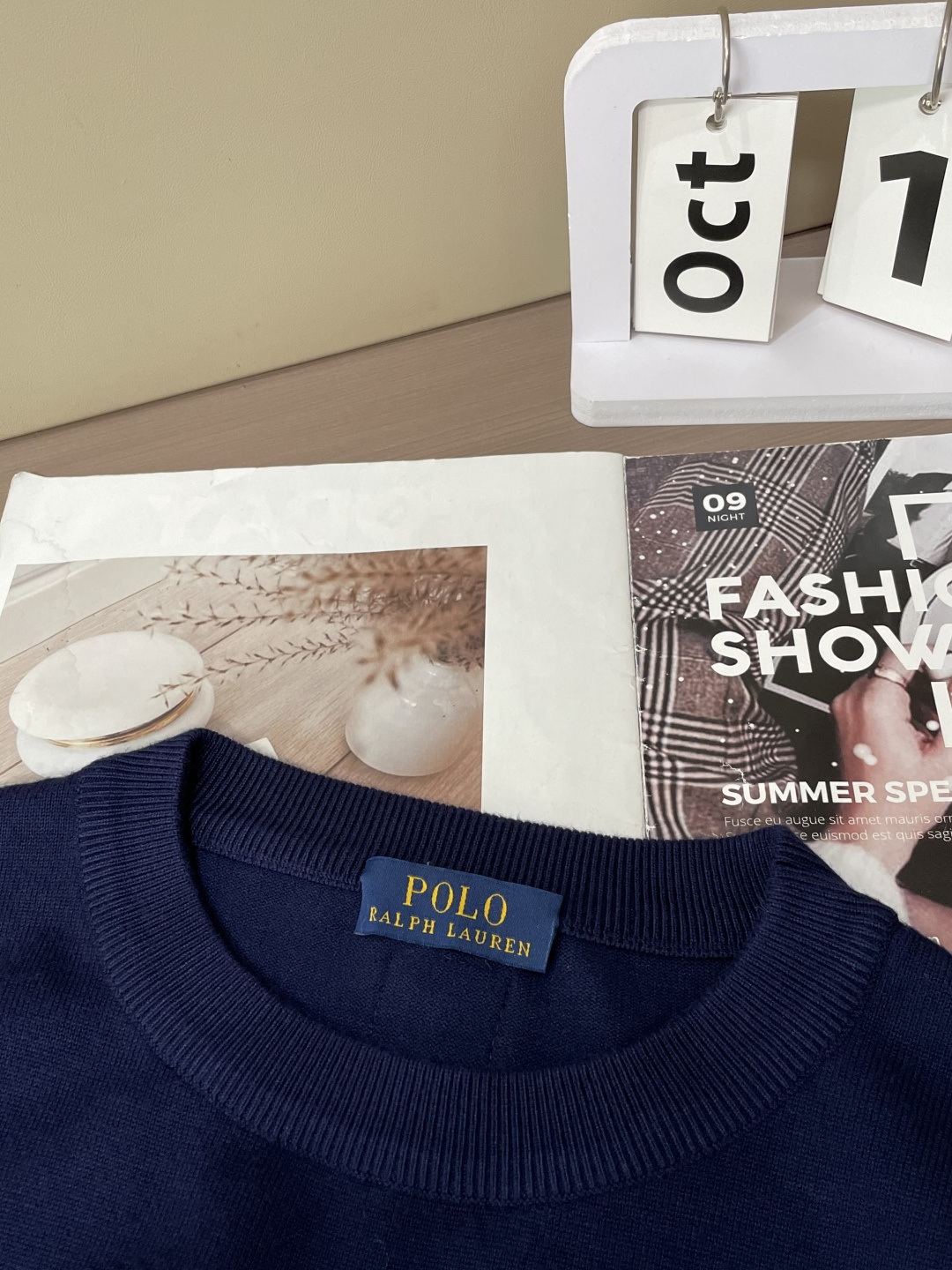 拉夫劳伦 2025秋冬 高级定制 都市风十足 经典简约大气圆领打底针织毛衣。 采用进口羊毛混纺面料 柔软