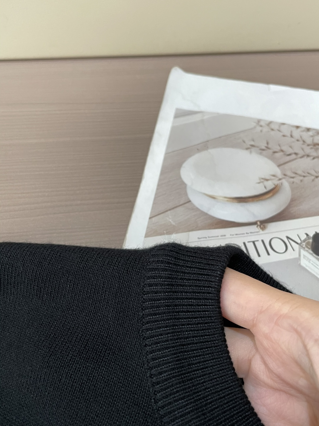 拉夫劳伦 2025秋冬 高级定制 都市风十足 经典简约大气圆领打底针织毛衣。 采用进口羊毛混纺面料 柔软