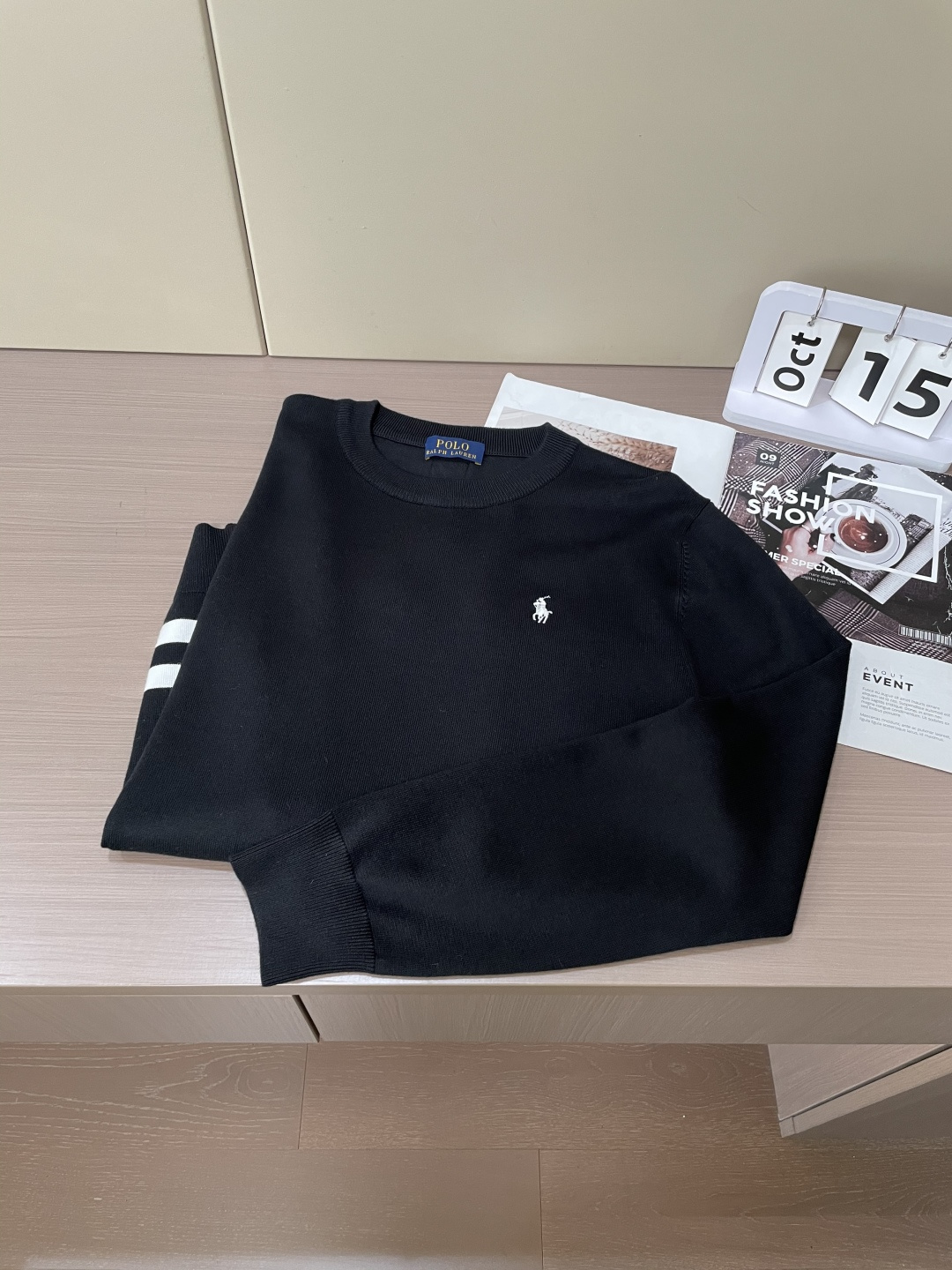 拉夫劳伦 2025秋冬 高级定制 都市风十足 经典简约大气圆领打底针织毛衣。 采用进口羊毛混纺面料 柔软