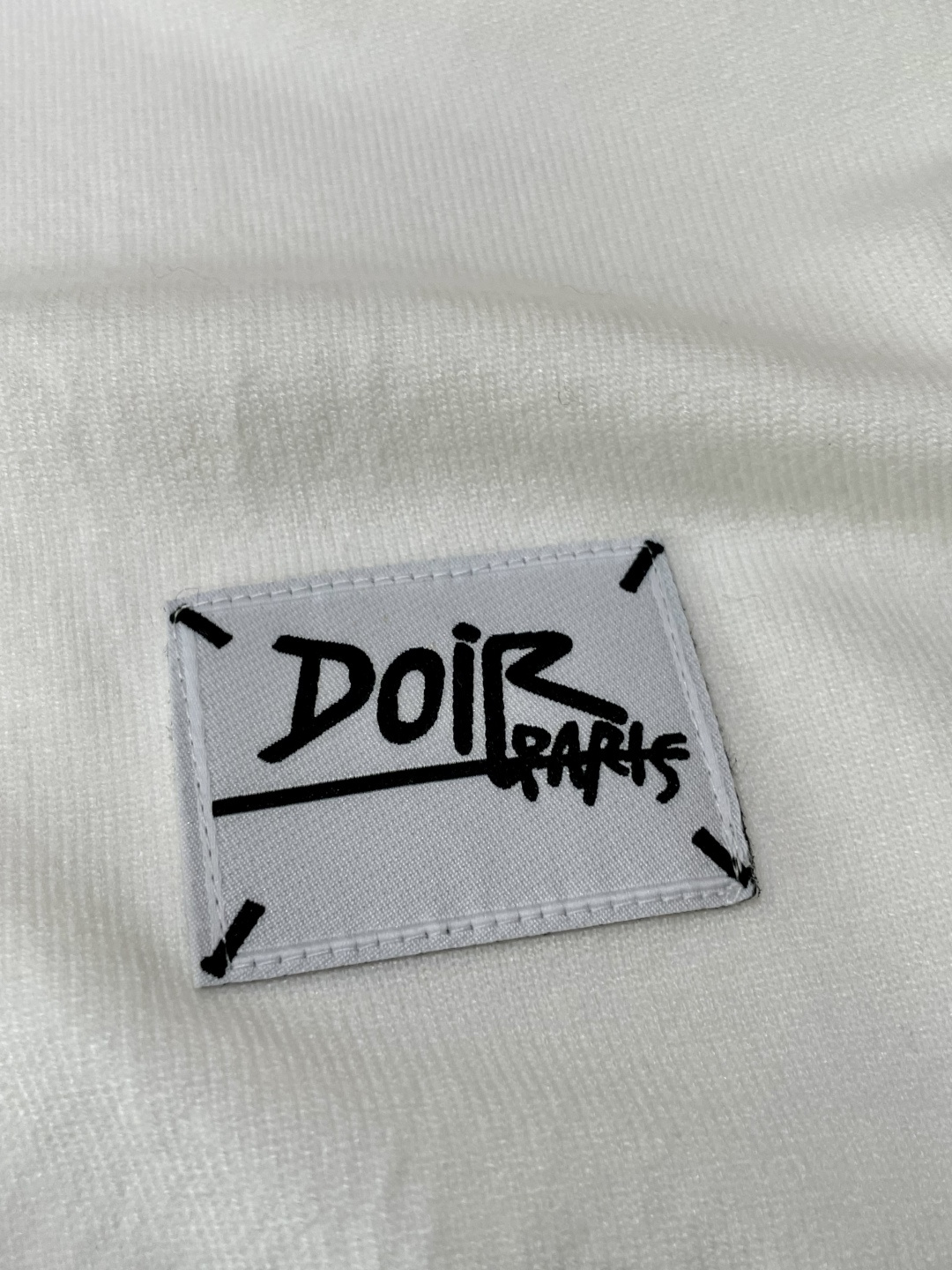 Dior 2025秋冬 高级定制 都市风十足 经典简约大气圆领打底针织毛衣。 采用进口羊毛混纺面料 柔软