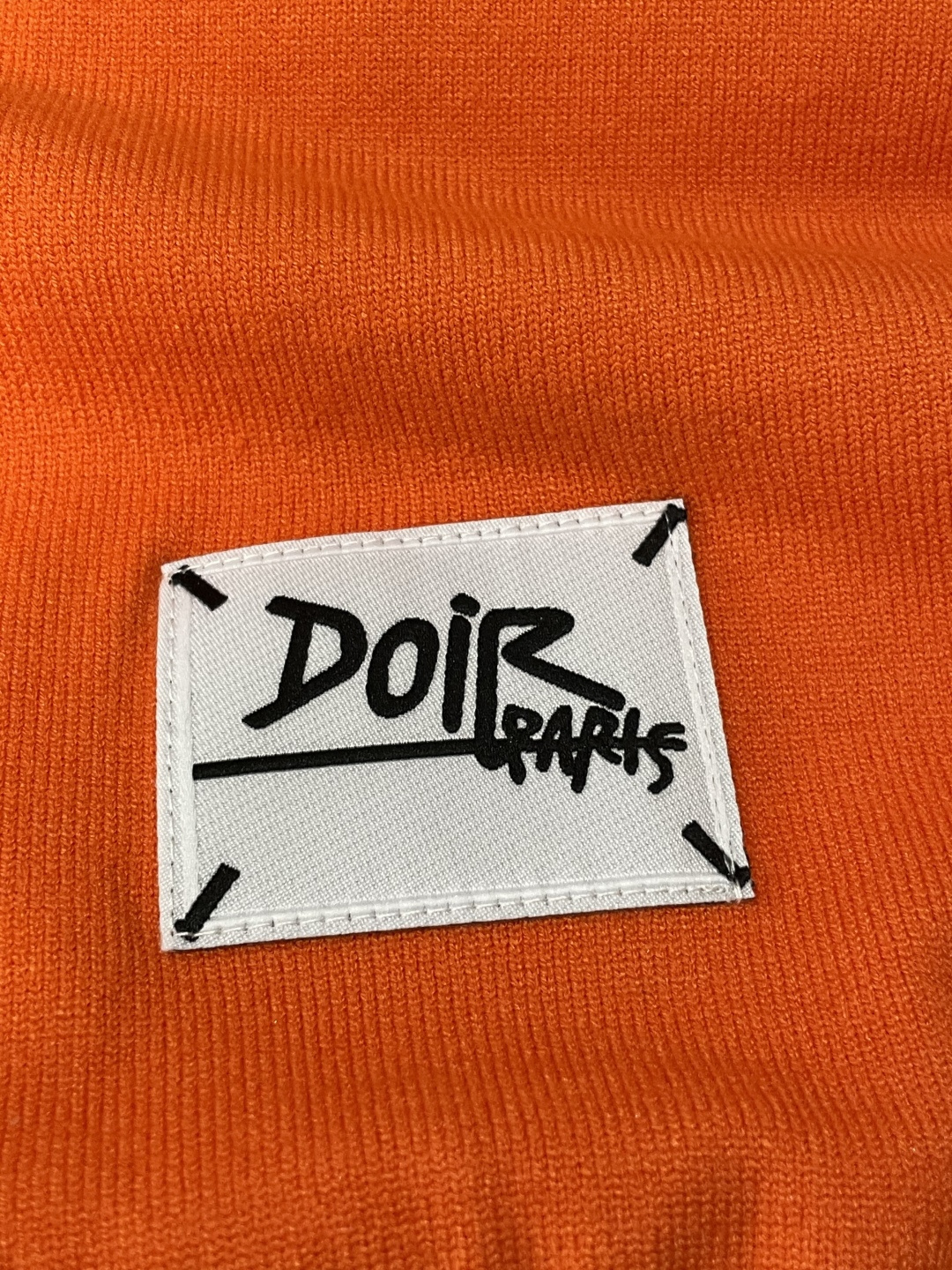 Dior 2025秋冬 高级定制 都市风十足 经典简约大气圆领打底针织毛衣。 采用进口羊毛混纺面料 柔软