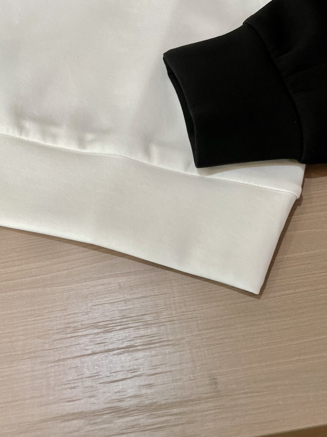 Dior 圆领套头卫衣；经典套头男女同款，简约大气系列单品，低调奢华大气百搭款！卫衣选用客供100%高克