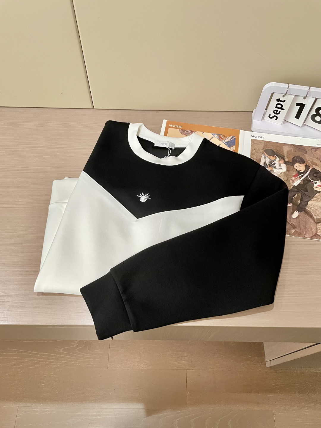 Dior 圆领套头卫衣；经典套头男女同款，简约大气系列单品，低调奢华大气百搭款！卫衣选用客供100%高克