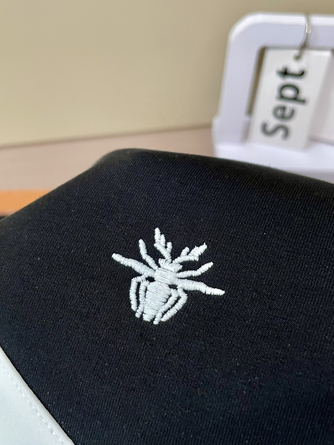 Dior 圆领套头卫衣；经典套头男女同款，简约大气系列单品，低调奢华大气百搭款！卫衣选用客供100%高克