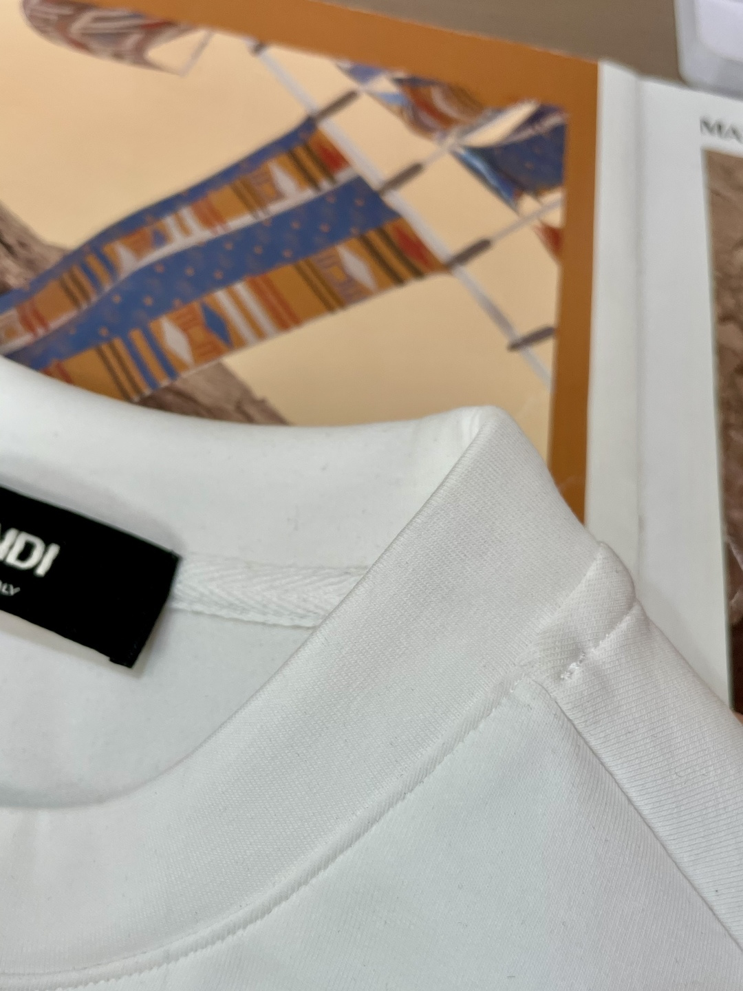 FD 圆领套头卫衣；经典套头男女同款，简约大气系列单品，低调奢华大气百搭款！卫衣选用客供100%高克重棉