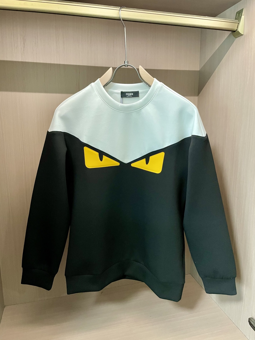 FD 圆领套头卫衣；经典套头男女同款，简约大气系列单品，低调奢华大气百搭款！卫衣选用客供100%高克重棉