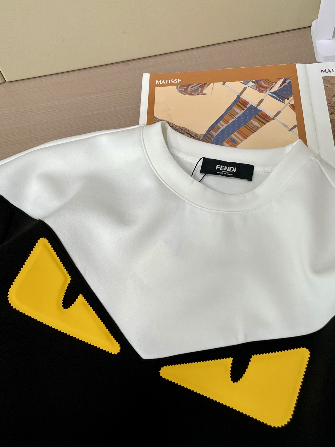 FD 圆领套头卫衣；经典套头男女同款，简约大气系列单品，低调奢华大气百搭款！卫衣选用客供100%高克重棉