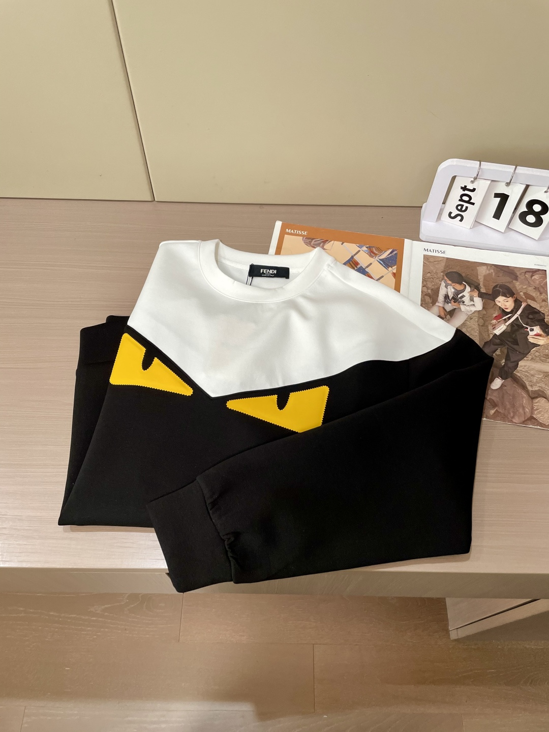 FD 圆领套头卫衣；经典套头男女同款，简约大气系列单品，低调奢华大气百搭款！卫衣选用客供100%高克重棉