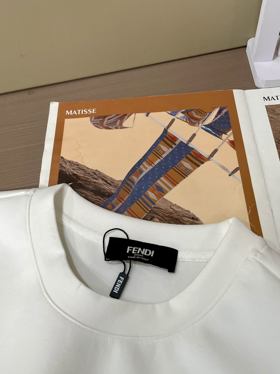 FD 圆领套头卫衣；经典套头男女同款，简约大气系列单品，低调奢华大气百搭款！卫衣选用客供100%高克重棉