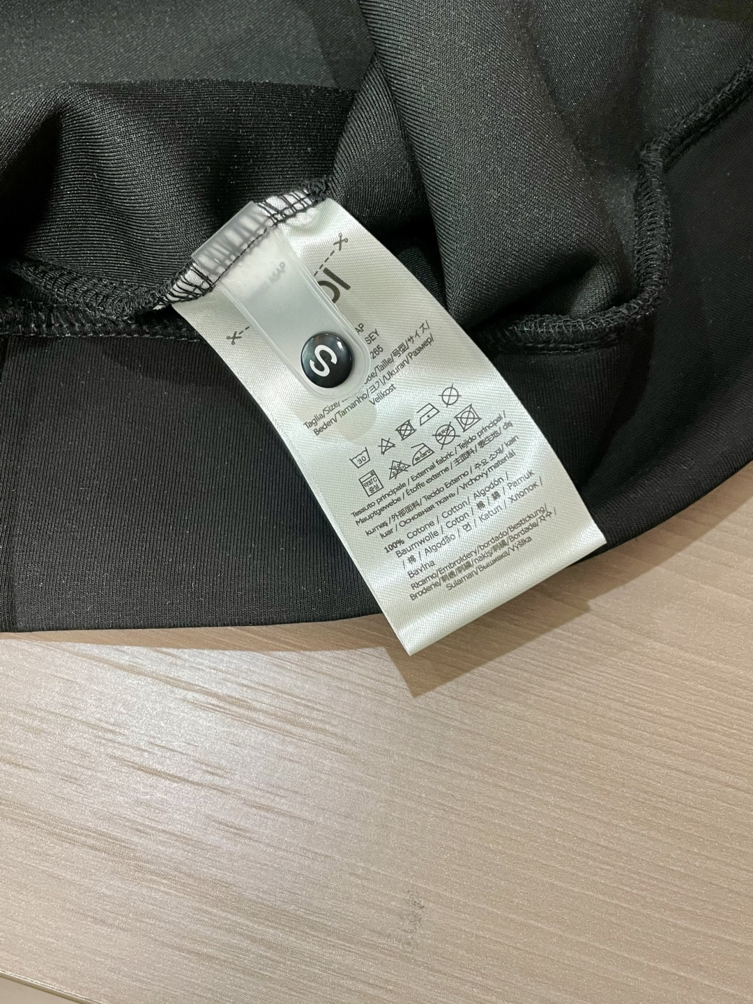 FD 圆领套头卫衣；经典套头男女同款，简约大气系列单品，低调奢华大气百搭款！卫衣选用客供100%高克重棉