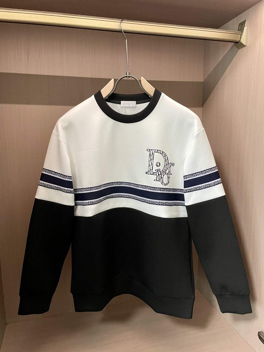 Dior 圆领套头卫衣；经典套头男女同款，简约大气系列单品，低调奢华大气百搭款！卫衣选用客供100%高克