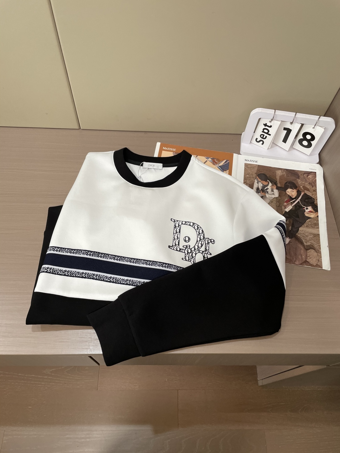 Dior 圆领套头卫衣；经典套头男女同款，简约大气系列单品，低调奢华大气百搭款！卫衣选用客供100%高克