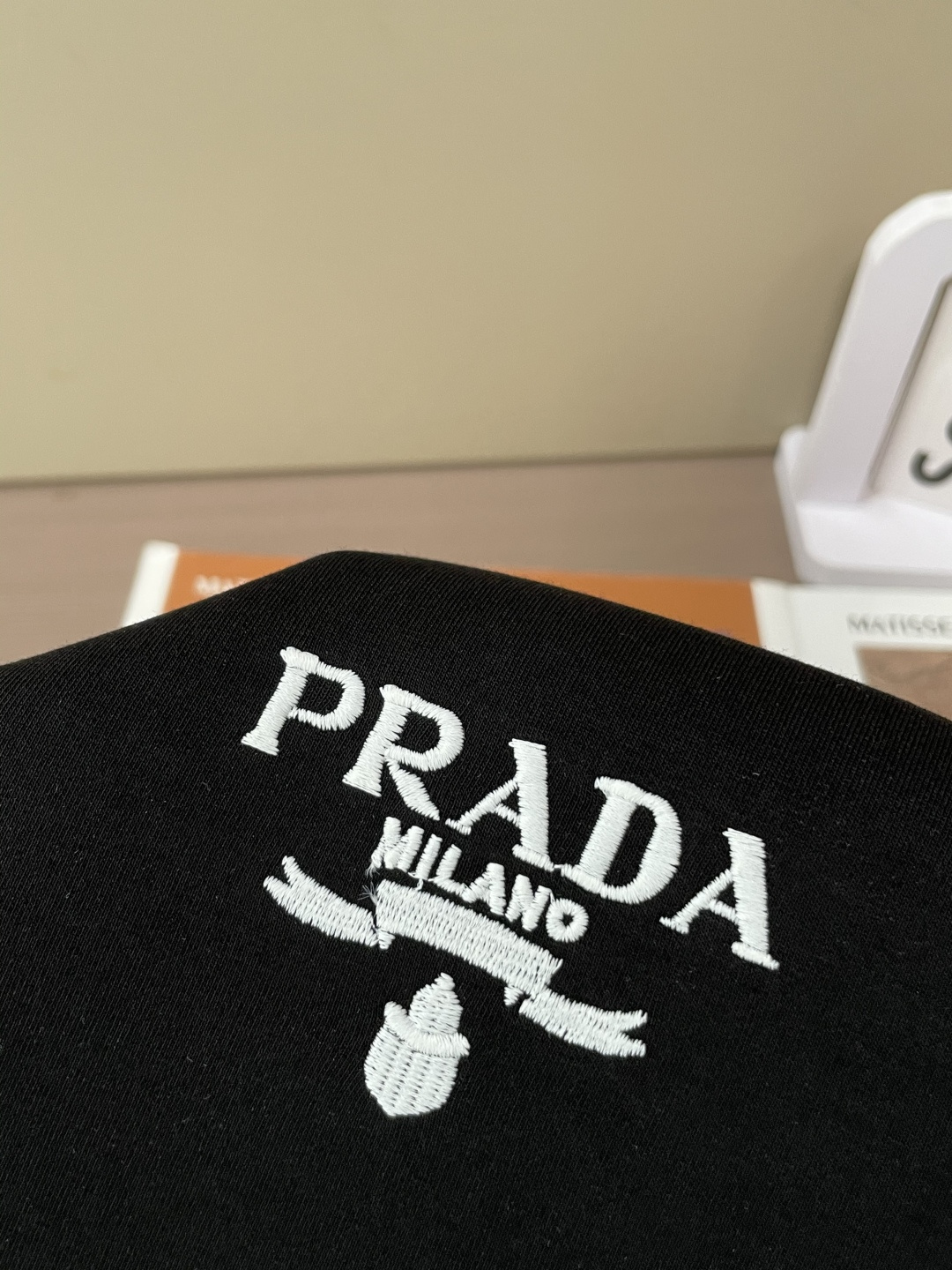 Prad 圆领套头卫衣；经典套头男女同款，简约大气系列单品，低调奢华大气百搭款！卫衣选用客供100%高克