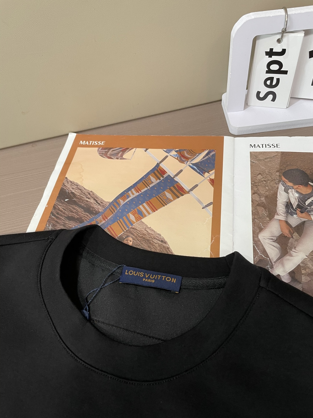 Lv 圆领套头卫衣；经典套头男女同款，简约大气系列单品，低调奢华大气百搭款！卫衣选用客供100%高克重棉