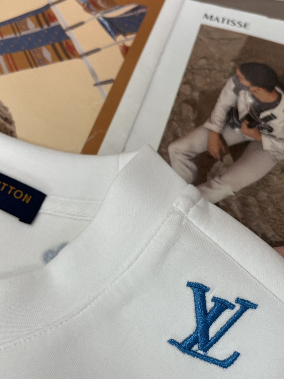 Lv 圆领套头卫衣；经典套头男女同款，简约大气系列单品，低调奢华大气百搭款！卫衣选用客供100%高克重棉