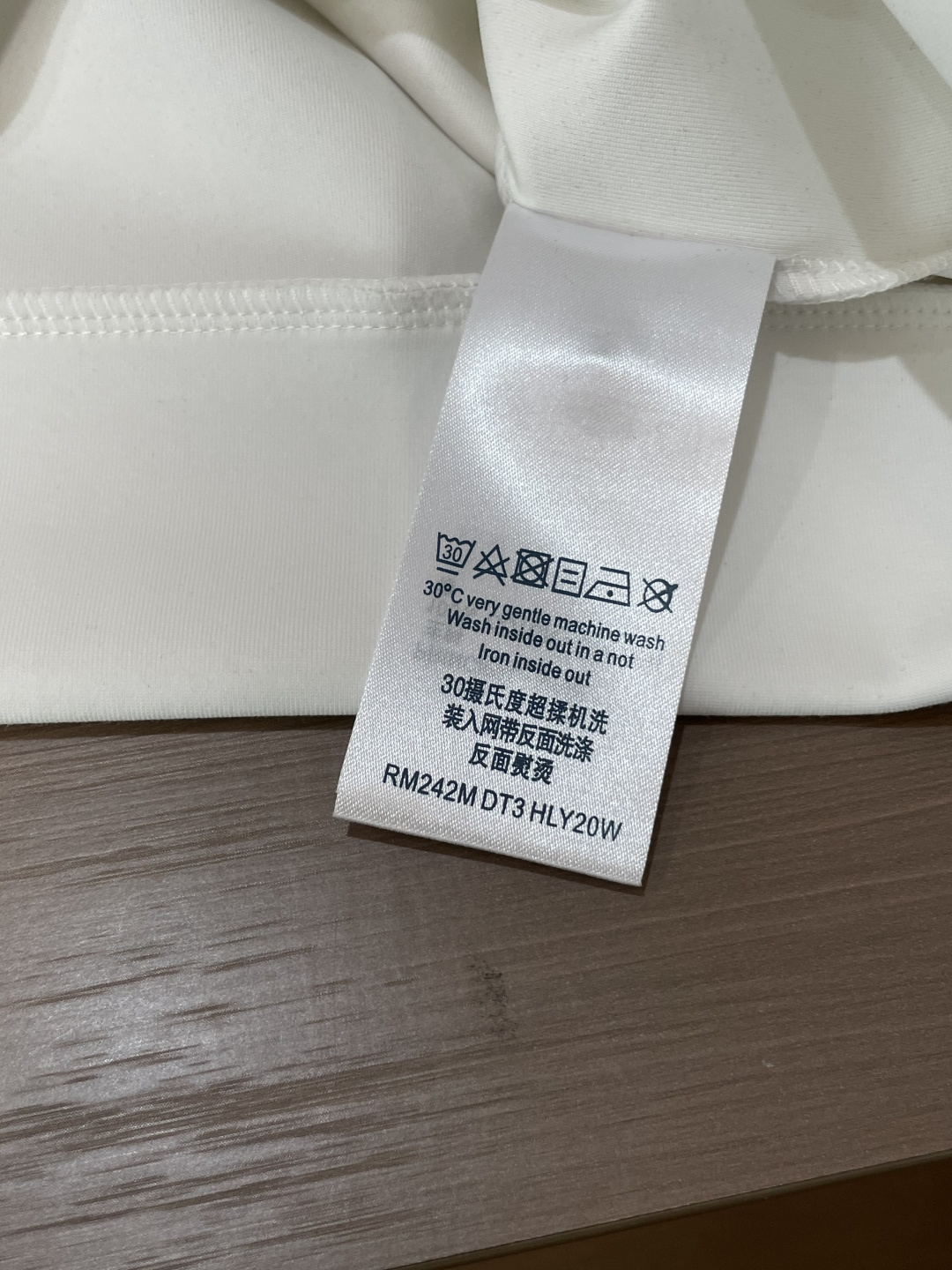 Lv 圆领套头卫衣；经典套头男女同款，简约大气系列单品，低调奢华大气百搭款！卫衣选用客供100%高克重棉