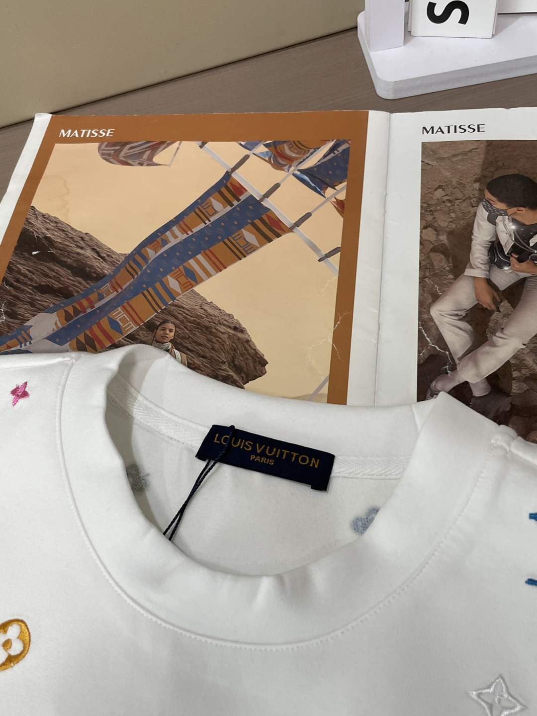 Lv 圆领套头卫衣；经典套头男女同款，简约大气系列单品，低调奢华大气百搭款！卫衣选用客供100%高克重棉