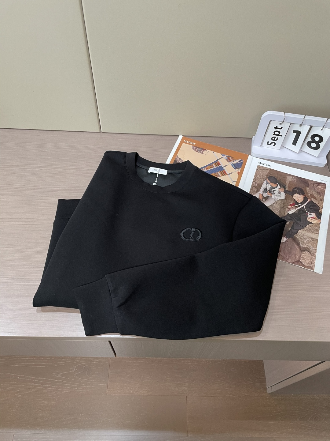 Dior 圆领套头卫衣；经典套头男女同款，简约大气系列单品，低调奢华大气百搭款！卫衣选用客供100%高克