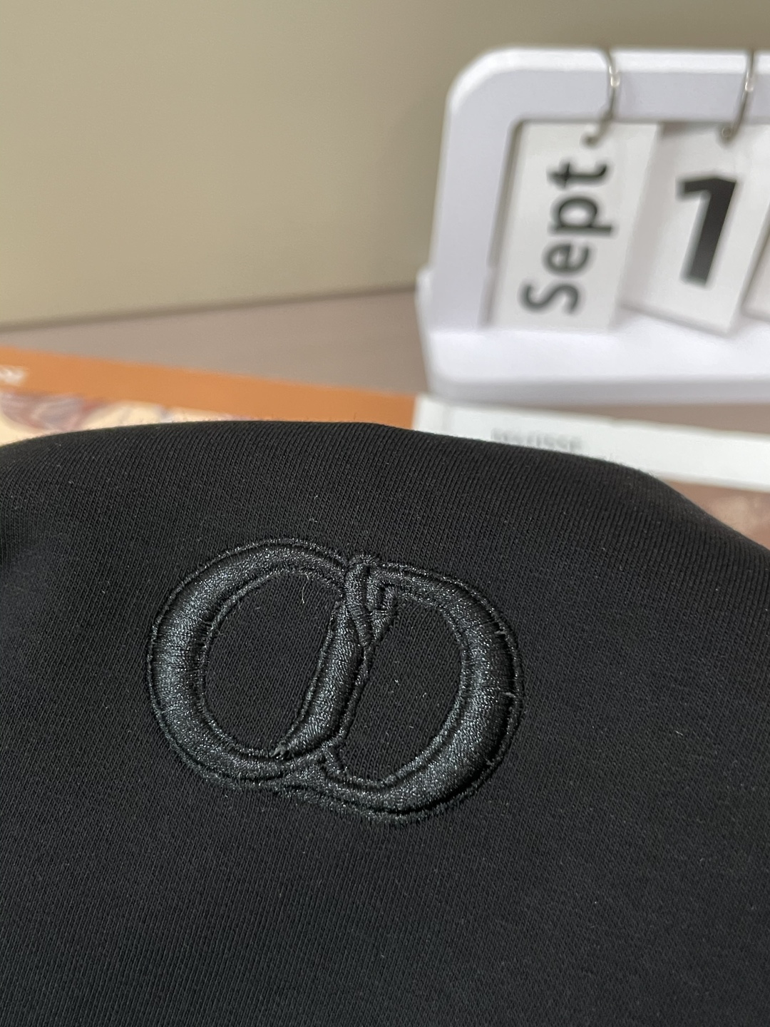 Dior 圆领套头卫衣；经典套头男女同款，简约大气系列单品，低调奢华大气百搭款！卫衣选用客供100%高克