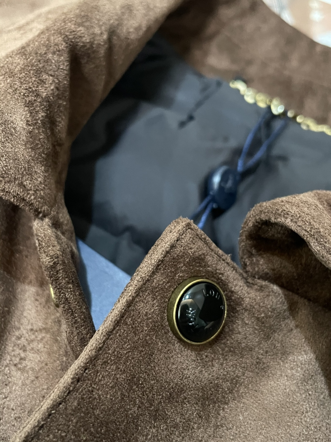 驴家 *Monogram提花羽绒夹克🔥经典老花图案，低调奢华。高品麂皮绒面料柔软有质感.内里羽绒秋冬季节