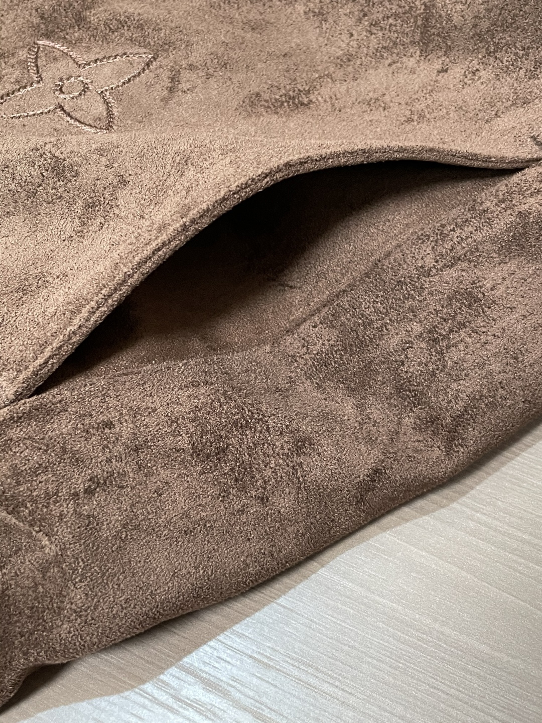 驴家 *Monogram提花羽绒夹克🔥经典老花图案，低调奢华。高品麂皮绒面料柔软有质感.内里羽绒秋冬季节