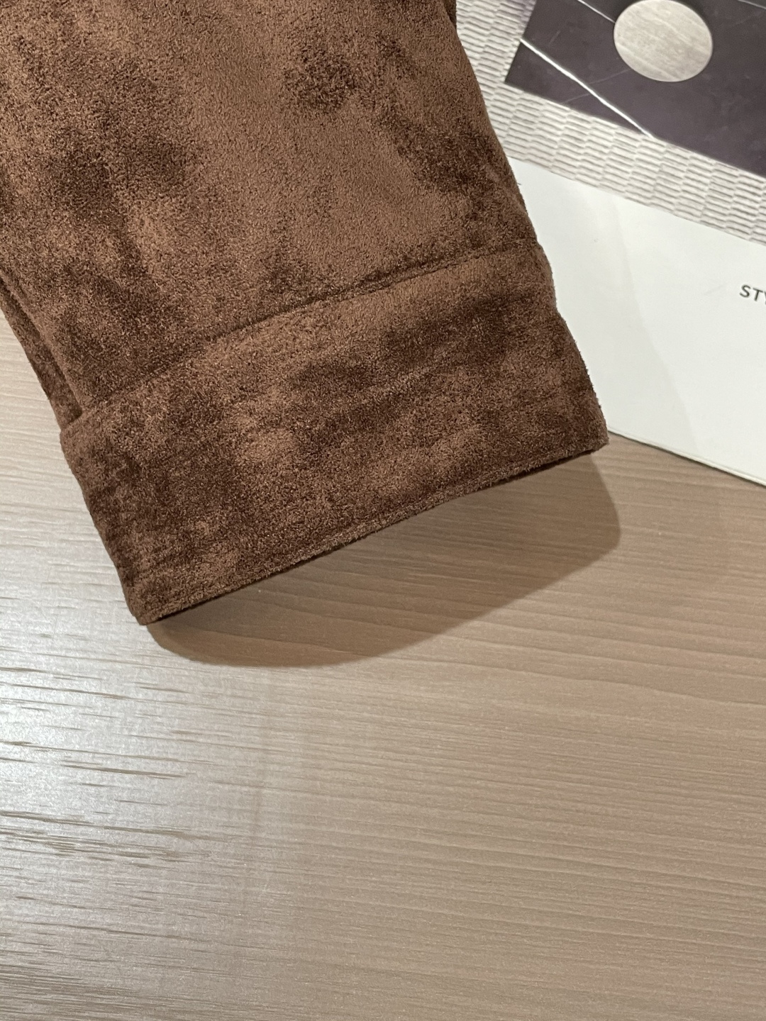 驴家 *Monogram提花羽绒夹克🔥经典老花图案，低调奢华。高品麂皮绒面料柔软有质感.内里羽绒秋冬季节