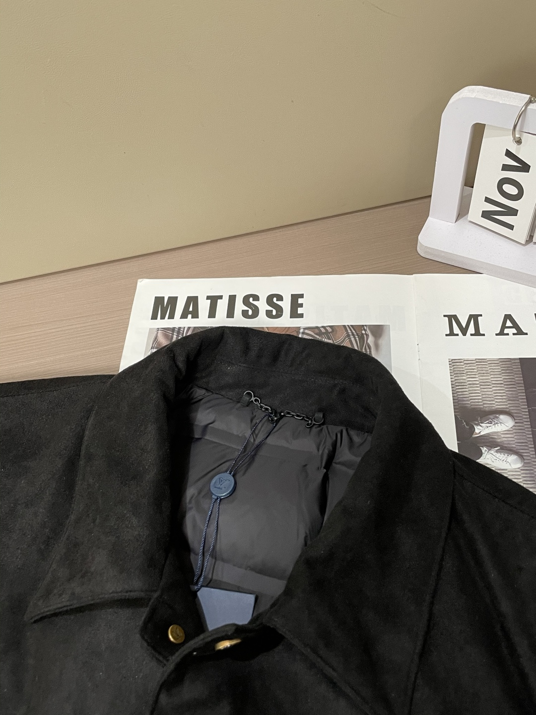 驴家 *Monogram提花羽绒夹克🔥经典老花图案，低调奢华。高品麂皮绒面料柔软有质感.内里羽绒秋冬季节