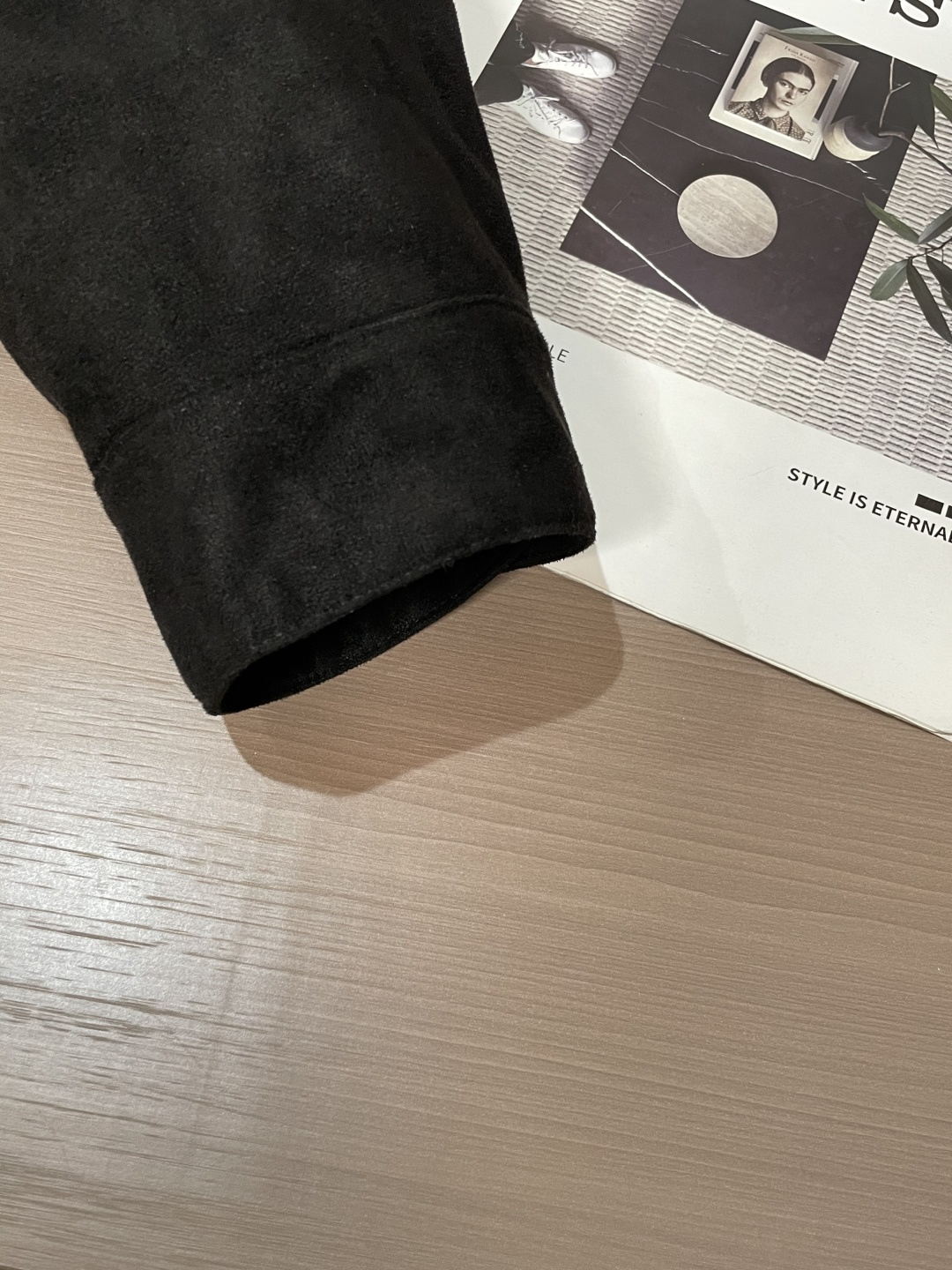 驴家 *Monogram提花羽绒夹克🔥经典老花图案，低调奢华。高品麂皮绒面料柔软有质感.内里羽绒秋冬季节