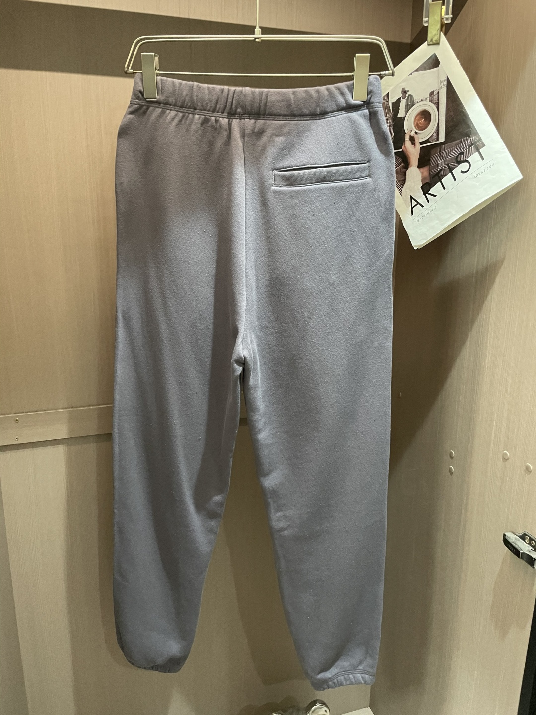 蒙口 🆕2025秋冬新款休闲裤！官网同步发售。品牌经典LOGO休闲裤 ，定制面料，舒适度极好，手触感强烈