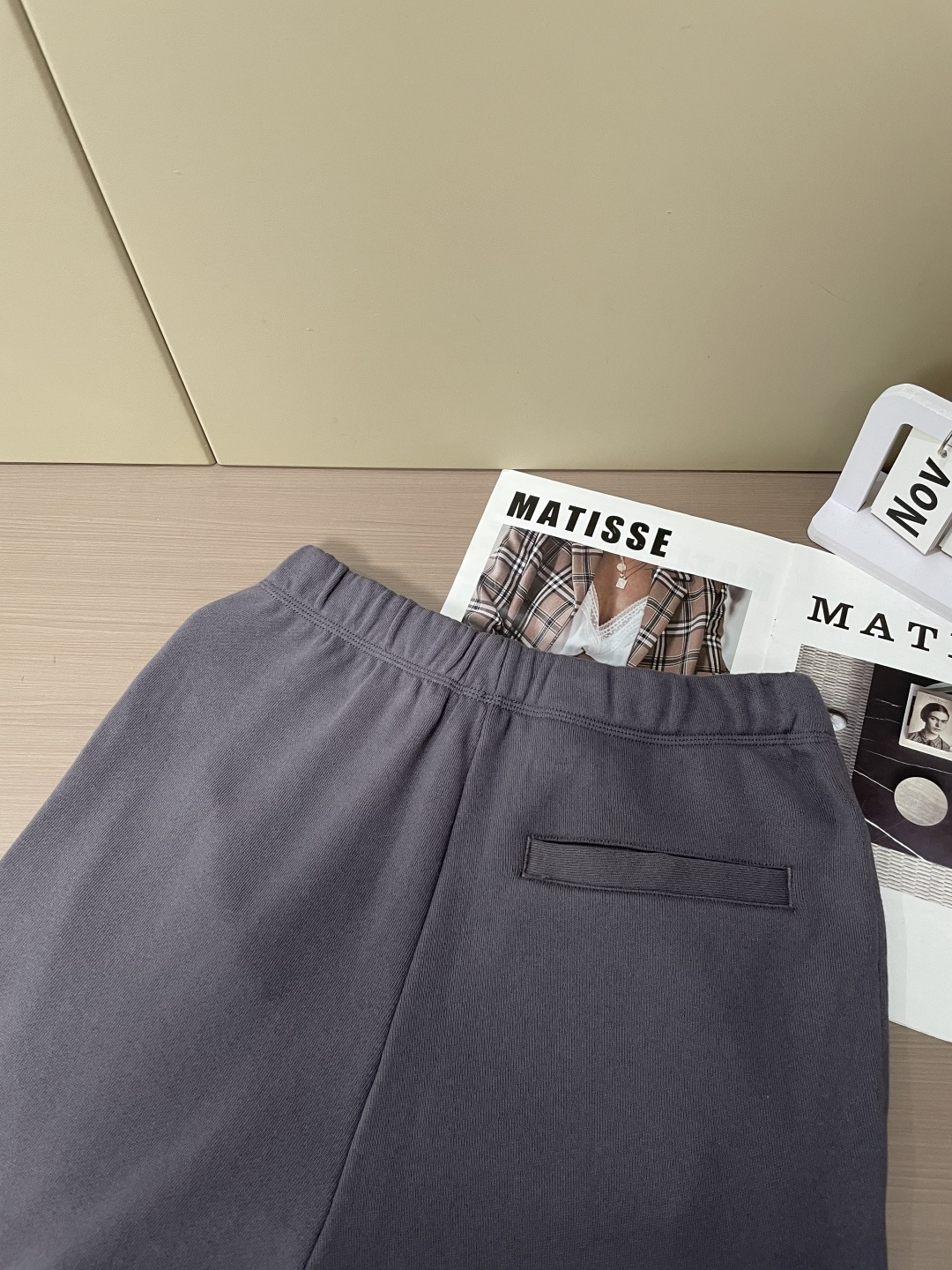 蒙口 🆕2025秋冬新款休闲裤！官网同步发售。品牌经典LOGO休闲裤 ，定制面料，舒适度极好，手触感强烈
