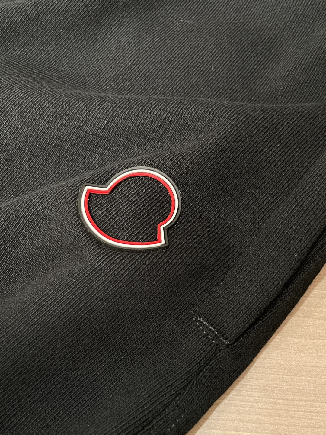 蒙口 🆕2025秋冬新款休闲裤！官网同步发售。品牌经典LOGO休闲裤 ，定制面料，舒适度极好，手触感强烈